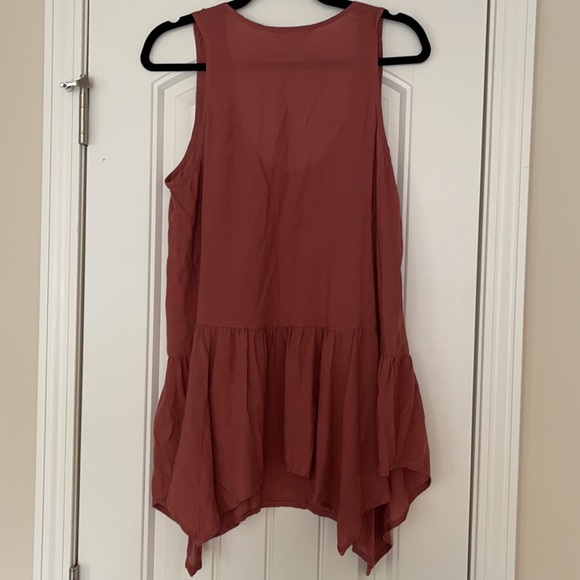 Sleeveless Flowy summer top - Picture 2 of 3